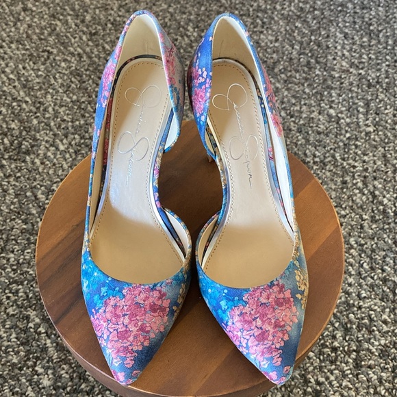 Jessica Simpson Livvy Floral Pumps - Picture 2 of 9